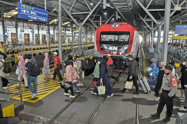 Hampir 9 Juta Pengguna Sepanjang Tahun 2024, terlayani oleh KAI Commuter Wilayah 6 Yogyakarta