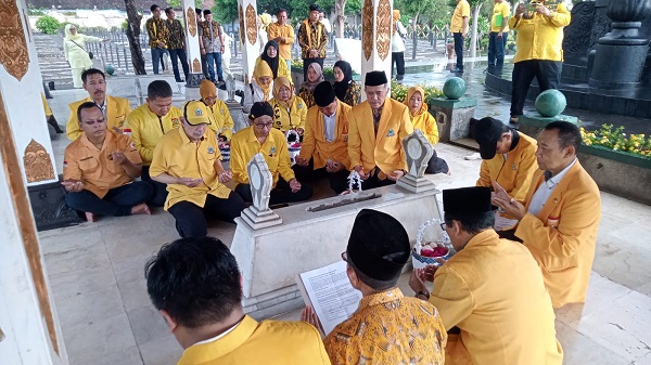 HUT 61 Partai Golkar di Yogkarta Singgih Pimpin Ziarah ke TMP Kusumanegara 