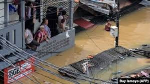 Ribuan Warga Mengungsi Akibat Banjir di Jakarta